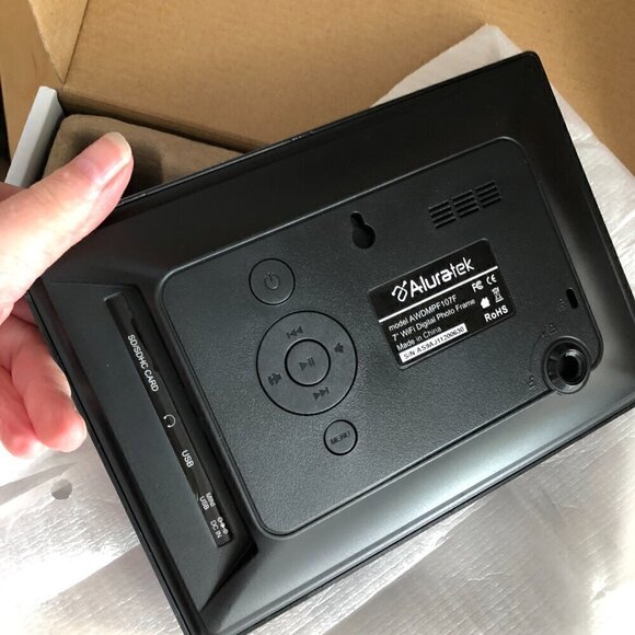 Aluratek 7" Wi-Fi Digital Touchscreen Photo Frame - NEW - Picture 6 of 7